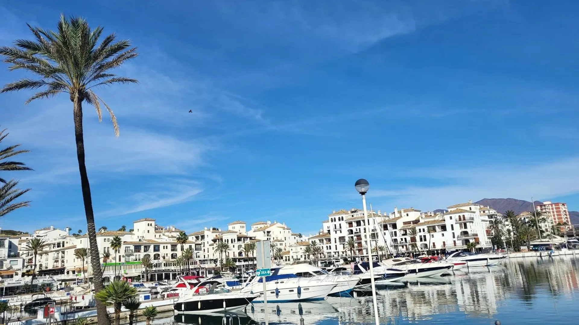 New Build Blue Sunset Duquesa Large 2 Bed Apt Манилва Апартаменты